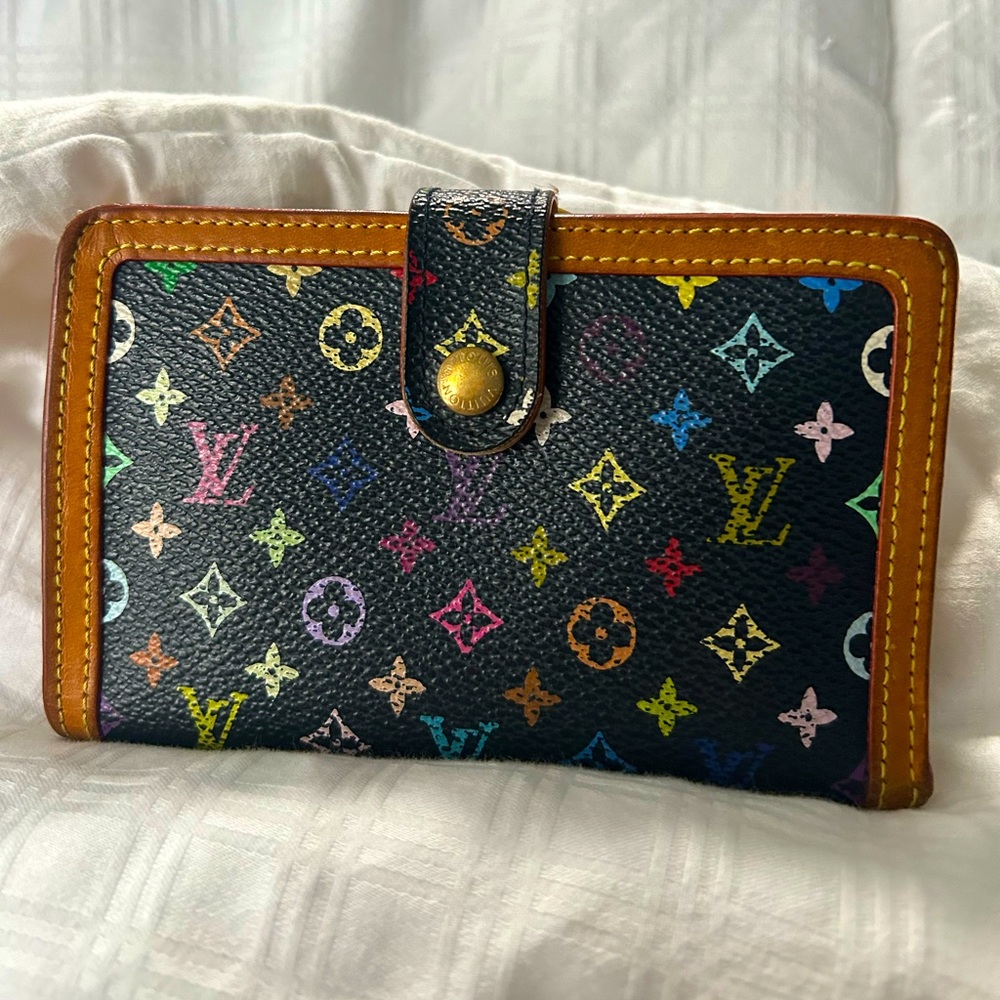 Compact Kisslock Multicolor LV Wallet